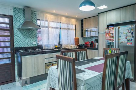 Casa à venda com 98m², 2 quartos e 2 vagas Casa à venda com 98m², 2 quartos e 2 vagasCozinha