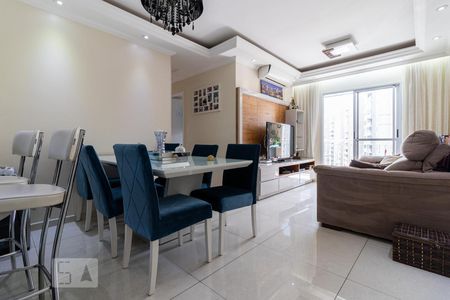 Sala de apartamento à venda com 3 quartos, 80m² em Jardim Tupanci, Barueri