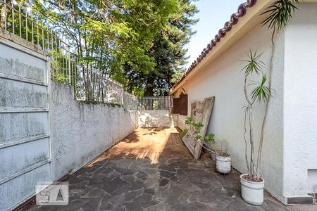 Casa à venda com 240m², 4 quartos e 2 vagas Casa à venda com 240m², 4 quartos e 2 vagasÁrea Externa