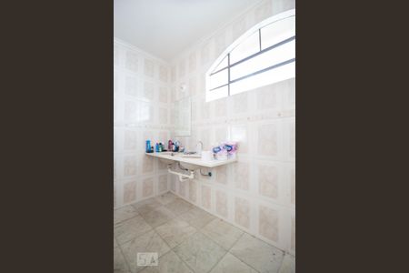 Casa à venda com 240m², 4 quartos e 2 vagas Casa à venda com 240m², 4 quartos e 2 vagasBanheiro