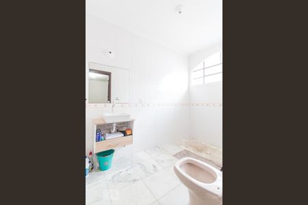 Casa à venda com 240m², 4 quartos e 2 vagas Casa à venda com 240m², 4 quartos e 2 vagasBanheiro 3