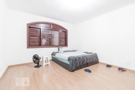 Casa à venda com 240m², 4 quartos e 2 vagas Casa à venda com 240m², 4 quartos e 2 vagasDormitório 4