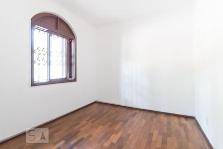 Dormitório 1 de casa à venda com 4 quartos, 240m² em Chácara das Pedras, Porto Alegre