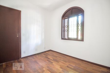 Dormitório 1 de casa à venda com 4 quartos, 240m² em Chácara das Pedras, Porto Alegre