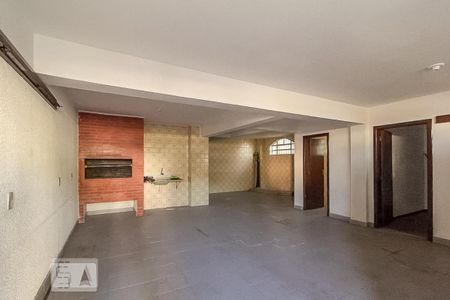 Casa à venda com 240m², 4 quartos e 2 vagas Casa à venda com 240m², 4 quartos e 2 vagasGaragem