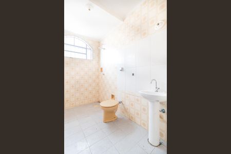 Casa à venda com 240m², 4 quartos e 2 vagas Casa à venda com 240m², 4 quartos e 2 vagasBanheiro