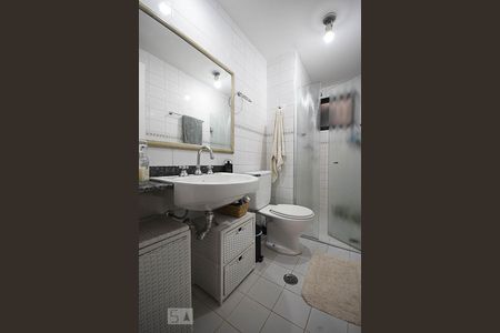 Banheiro de apartamento para alugar com 3 quartos, 75m² em Jardim Caboré, São Paulo