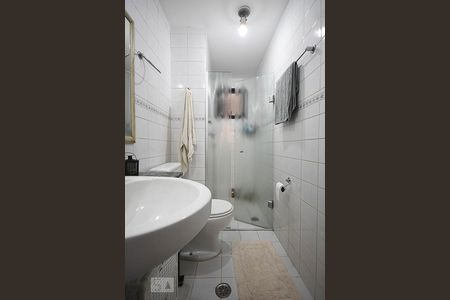 Banheiro de apartamento para alugar com 3 quartos, 75m² em Jardim Caboré, São Paulo