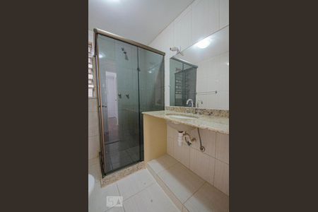 Banheiro de apartamento para alugar com 2 quartos, 62m² em Grajaú, Rio de Janeiro
