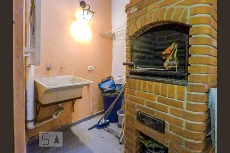 Casa à venda com 98m², 2 quartos e 2 vagasQuintal com churrasqueira