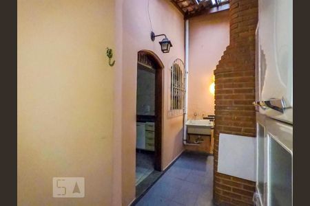 Casa à venda com 98m², 2 quartos e 2 vagasQuintal com churrasqueira
