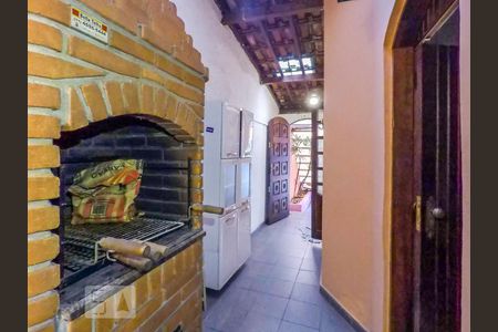 Casa à venda com 98m², 2 quartos e 2 vagasQuintal com churrasqueira