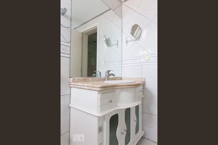 Banheiro da Suíte de casa à venda com 3 quartos, 350m² em Jardim Itu Sabará, Porto Alegre