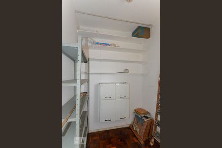 Apartamento à venda com 127m², 3 quartos e 2 vagas Apartamento à venda com 127m², 3 quartos e 2 vagasQuarto de Serviço