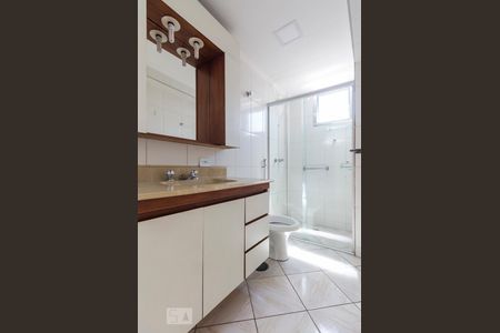 Banheiro de apartamento à venda com 2 quartos, 64m² em Vila Mascote, São Paulo