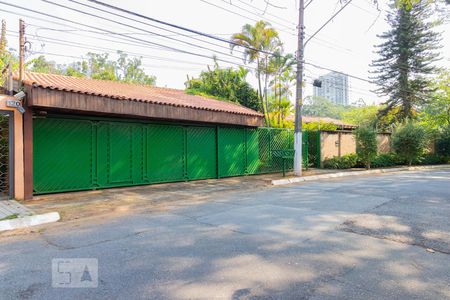 Casa para alugar com 900m², 6 quartos e 5 vagas Casa para alugar com 900m², 6 quartos e 5 vagasFachada