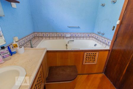 Casa para alugar com 900m², 6 quartos e 5 vagas Casa para alugar com 900m², 6 quartos e 5 vagasBanheiro da Suíte