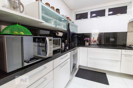 Apartamento à venda com 200m², 2 quartos e 2 vagasCozinha