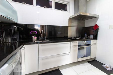 Apartamento à venda com 200m², 2 quartos e 2 vagasCozinha