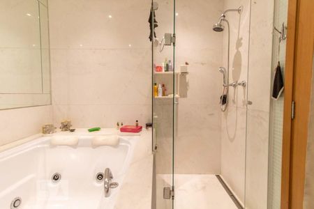 Apartamento à venda com 200m², 2 quartos e 2 vagasSuíte - Banheiro