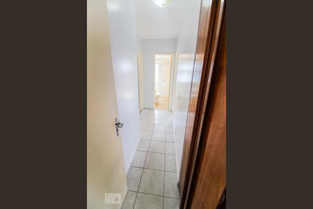 Apartamento para alugar com 103m², 3 quartos e 1 vagaCorredor de acesso aos quartos