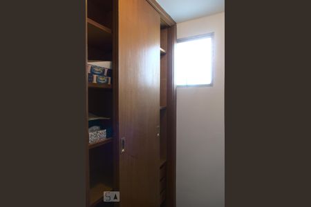 Apartamento à venda com 77m², 2 quartos e 1 vagadependência de serviço