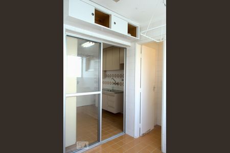 Apartamento à venda com 77m², 2 quartos e 1 vagaarea de serviço