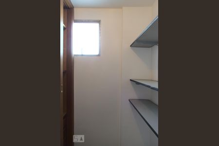 Apartamento à venda com 77m², 2 quartos e 1 vagadependência de serviço
