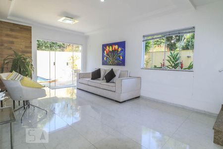 Sala de casa à venda com 4 quartos, 180m² em Anil, Rio de Janeiro
