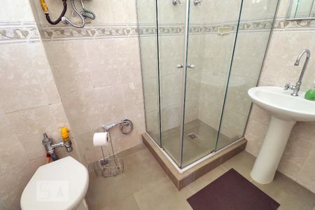 Banheiro. de kitnet/studio para alugar com 1 quarto, 22m² em Copacabana, Rio de Janeiro