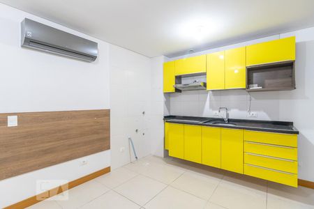 Cozinha de kitnet/studio para alugar com 1 quarto, 33m² em Centro, Curitiba