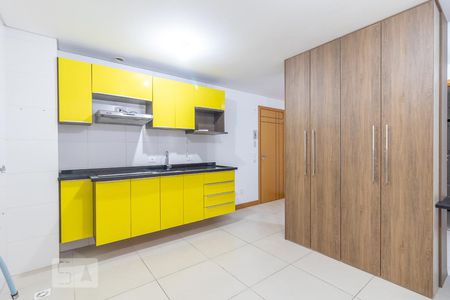 Cozinha de kitnet/studio para alugar com 1 quarto, 33m² em Centro, Curitiba