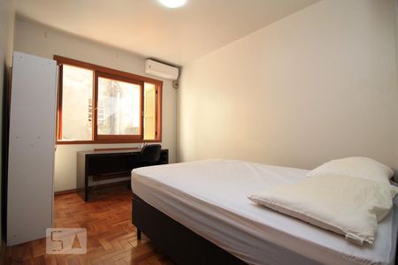 Dormitório de apartamento à venda com 1 quarto, 53m² em Floresta, Porto Alegre