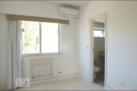 Sala Suíte de apartamento à venda com 2 quartos, 90m² em Barra da Tijuca, Rio de Janeiro