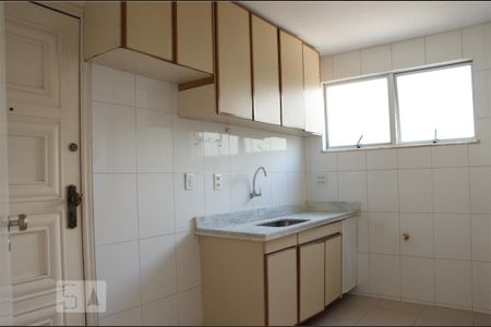 Apartamento à venda com 90m², 2 quartos e 1 vaga Apartamento à venda com 90m², 2 quartos e 1 vagaCozinha