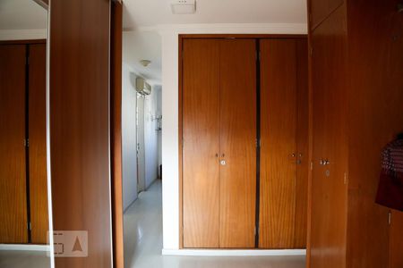 Closet da suíte de apartamento à venda com 3 quartos, 218m² em Vila Clementino, São Paulo