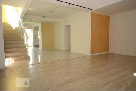 Casa para alugar com 180m², 3 quartos e 3 vagasSala