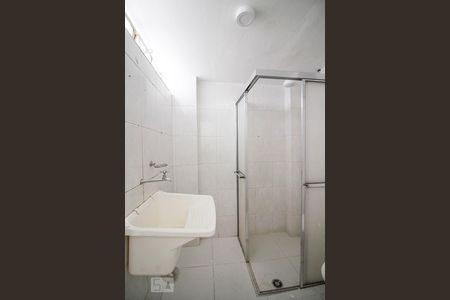 Banheiro de kitnet/studio para alugar com 1 quarto, 23m² em Vila Buarque, São Paulo