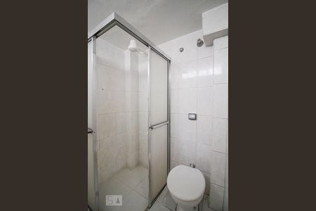 Banheiro de kitnet/studio para alugar com 1 quarto, 23m² em Vila Buarque, São Paulo