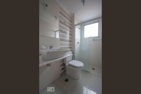 banheiro de apartamento para alugar com 2 quartos, 67m² em Parada Inglesa, São Paulo