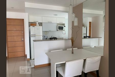 Apartamento à venda com 71m², 3 quartos e 1 vagaSala