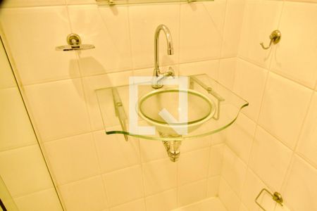 Apartamento para alugar com 55m², 2 quartos e sem vaga Apartamento para alugar com 55m², 2 quartos e sem vagaBanheiro social