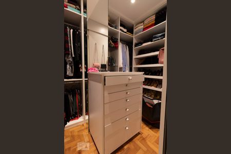 Apartamento à venda com 136m², 3 quartos e 1 vaga Apartamento à venda com 136m², 3 quartos e 1 vagaCloset