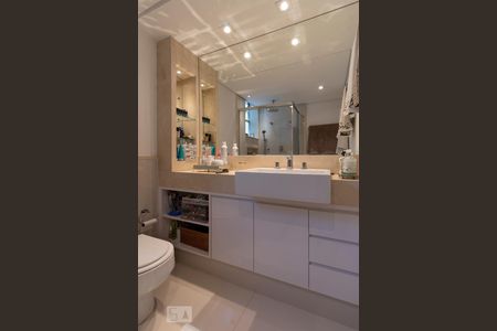 Apartamento à venda com 136m², 3 quartos e 1 vaga Apartamento à venda com 136m², 3 quartos e 1 vagaBanheiro Suíte