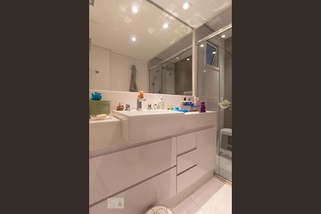 Apartamento à venda com 136m², 3 quartos e 1 vaga Apartamento à venda com 136m², 3 quartos e 1 vagaBanheiro corredor