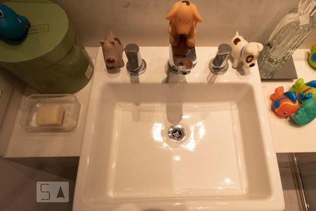 Apartamento à venda com 136m², 3 quartos e 1 vaga Apartamento à venda com 136m², 3 quartos e 1 vagaPia Banheiro