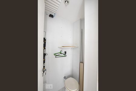 Apartamento à venda com 80m², 2 quartos e 1 vaga Apartamento à venda com 80m², 2 quartos e 1 vagaBanheiro de Serviço