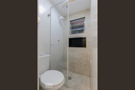 Banheiro  de kitnet/studio para alugar com 1 quarto, 30m² em Vila do Encontro, São Paulo