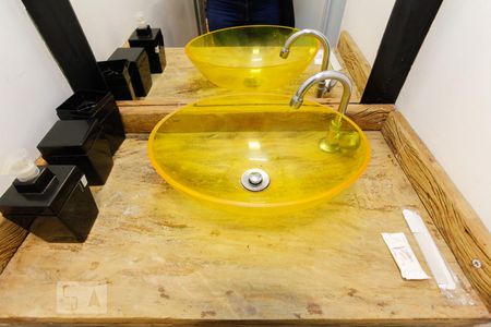 Banheiro  de kitnet/studio para alugar com 1 quarto, 30m² em Vila do Encontro, São Paulo