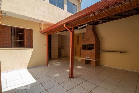 Casa para alugar com 130m², 3 quartos e 2 vagasÁrea externa - Churrasqueira